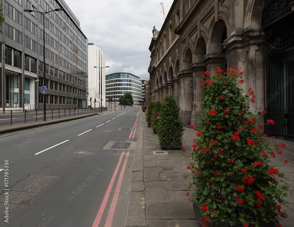 a deserted upper thames street after the london bridge attack