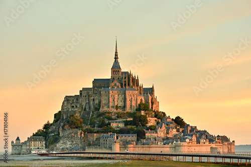 Le Mont Saint-Michel in Normandy Fototapet