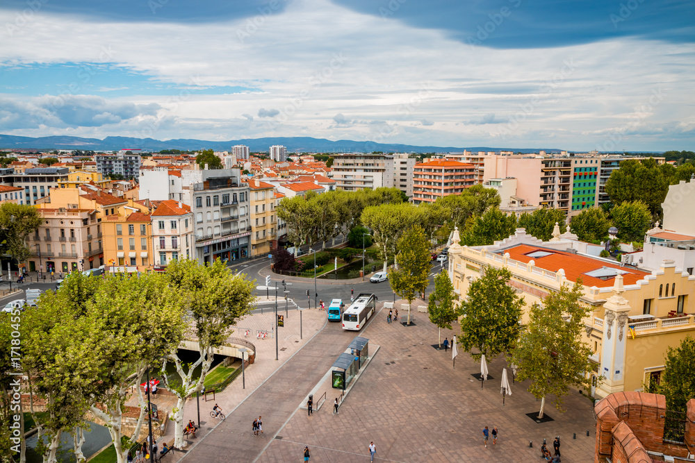 Naklejka premium Vue sur la ville Perpignan depuis le haut du Castillet