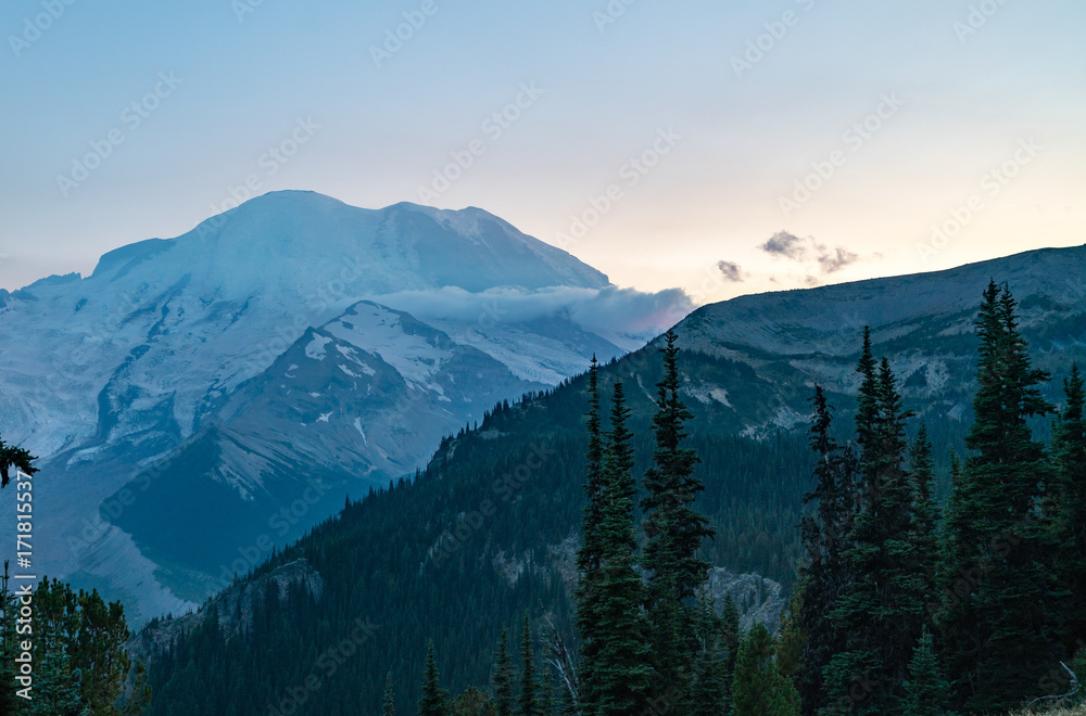 Obraz premium Shadow Lake To Sunrise Camp Mt. Rainier National Park