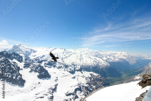 Mt. Titlis, Switzerland From the viewpoint  360 degree panoramic, the popular tourist attractions of Switzerland.