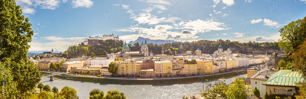 Fototapeta premium Twierdza Hohensalzburg, Salzburg, widok z Kapuzinerberg, panorama