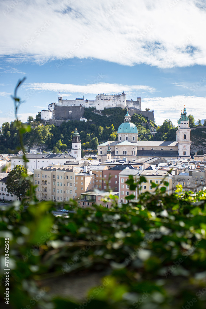Naklejka premium Festung Hohensalzburg, Salzburg, Ausblick vom Kapuzinerberg, 