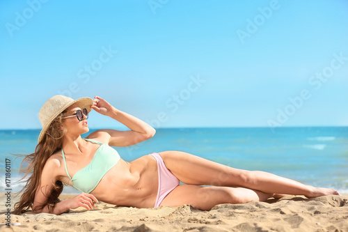 Beautiful young woman in bi...