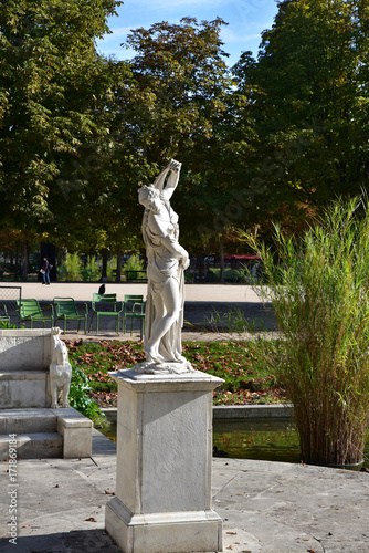 Statue de Vénus callipyge au jardin des Tuileries à Paris, France photo