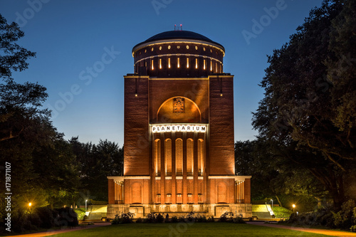 Planetarium Hamburg am Abend