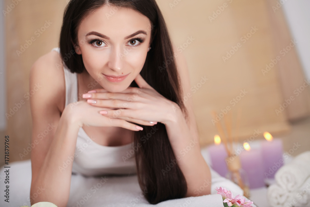 Naklejka premium Spa Massage. Beautiful Brunette Gets Spa Treatment in Salon.