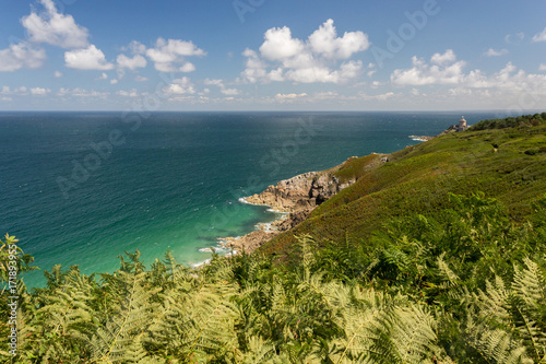 Côte sauvage et falaise