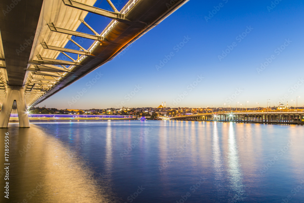 Fototapeta premium Long exposure aesthetic view of Halic Metro Bridge during the twilight