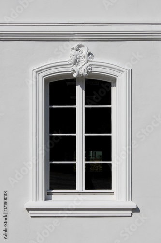 Barockes Fenster am Palais des St.-Arnual-Stifts am Ludwigsplatz Saarbr  cken
