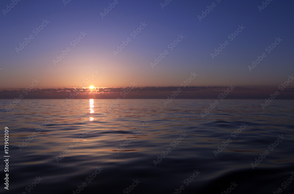 Obraz premium Atmosphärischer Sonnenuntergang