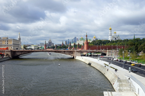 Embankment and Kremlin © Valery Shanin