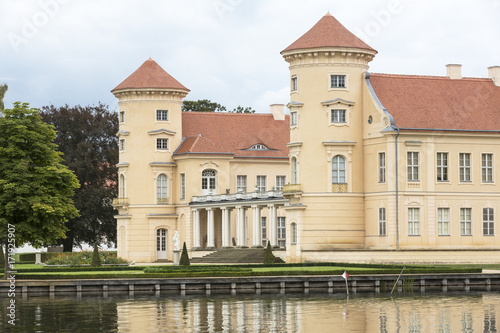 Schloss Rheinsberg am Grienericksee in Brandenburg