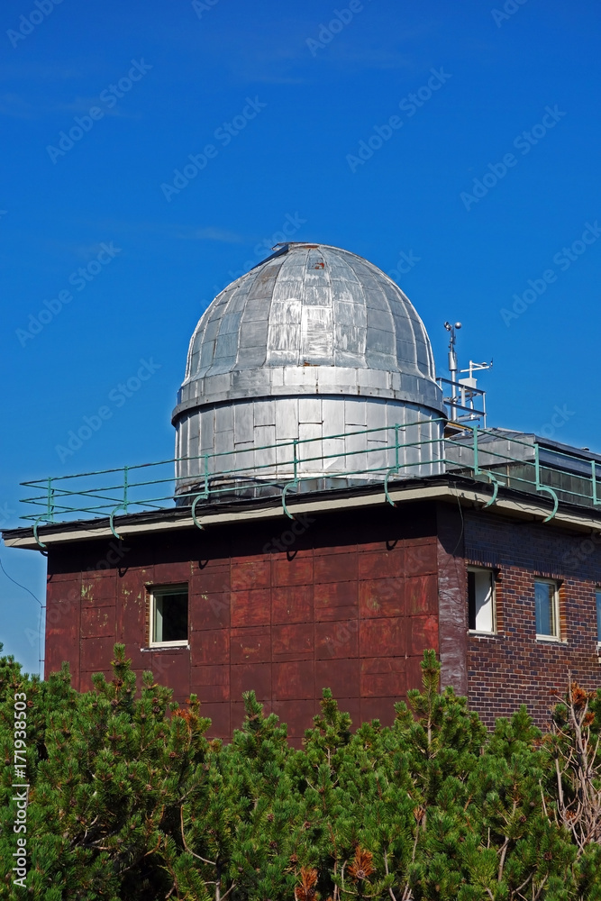 Observatory in the High Mountains Observatory in the High Mountains