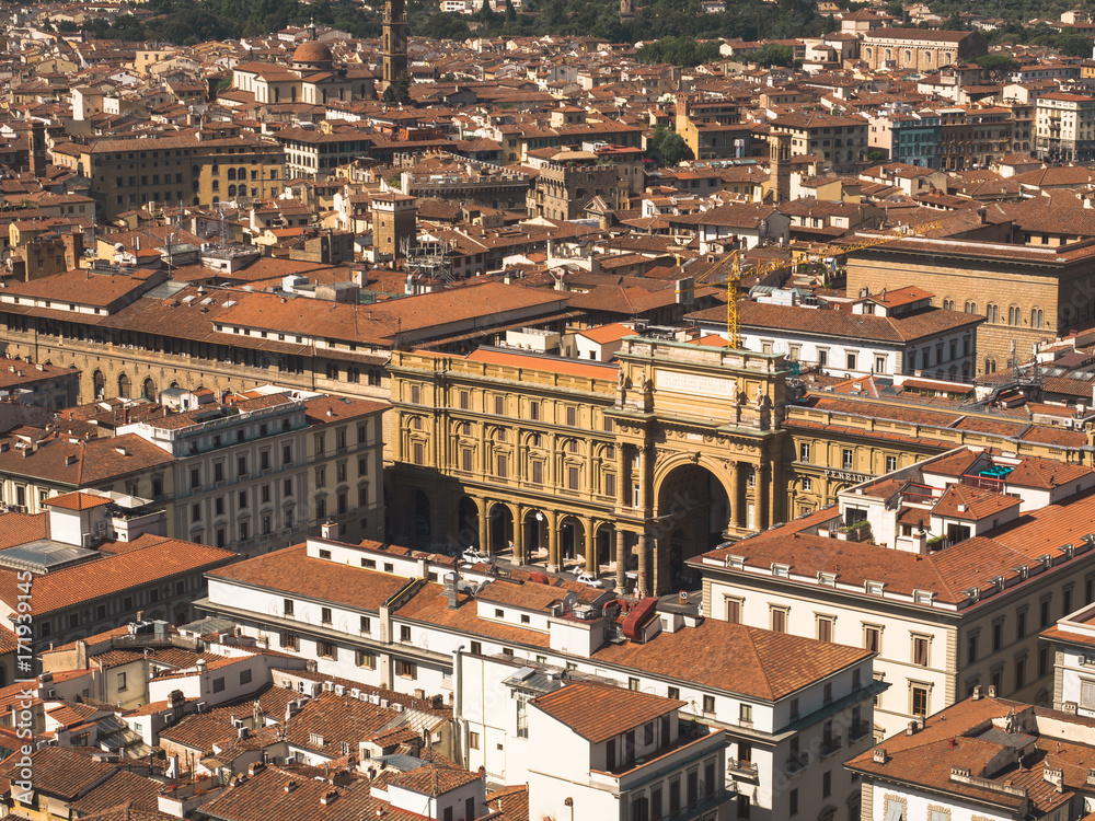 Ansicht auf Florenz von der Kuppel des Doms auf den Piazza della Republica
