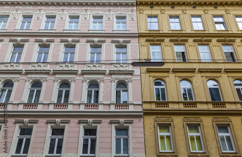 Fassade eines traditionellen Wohngebäudes in Wien, Österreich © Ralf Gosch
