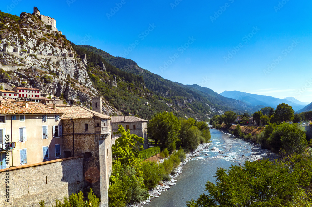 Villa medieval de Entrevaux, Department of Alpes-de-Haute-Provence, Costa Azul, Francia Villa medieval de Entrevaux, Department of Alpes-de-Haute-Provence, Costa Azul, Francia