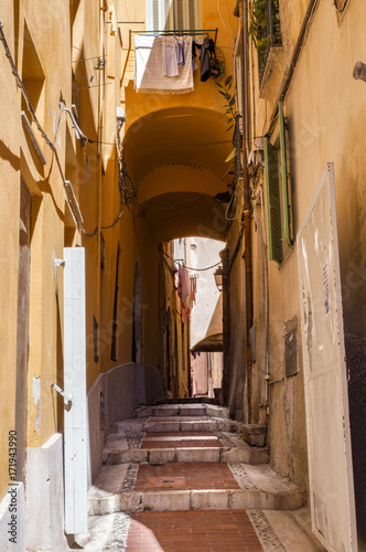 Calles del casco histórico de Menton, Costa Azul,Francia photo