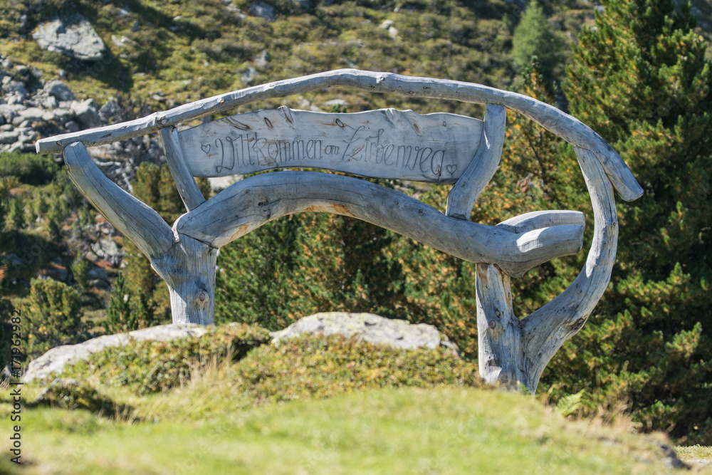 Begrüßung am Zirbenweg in tirol