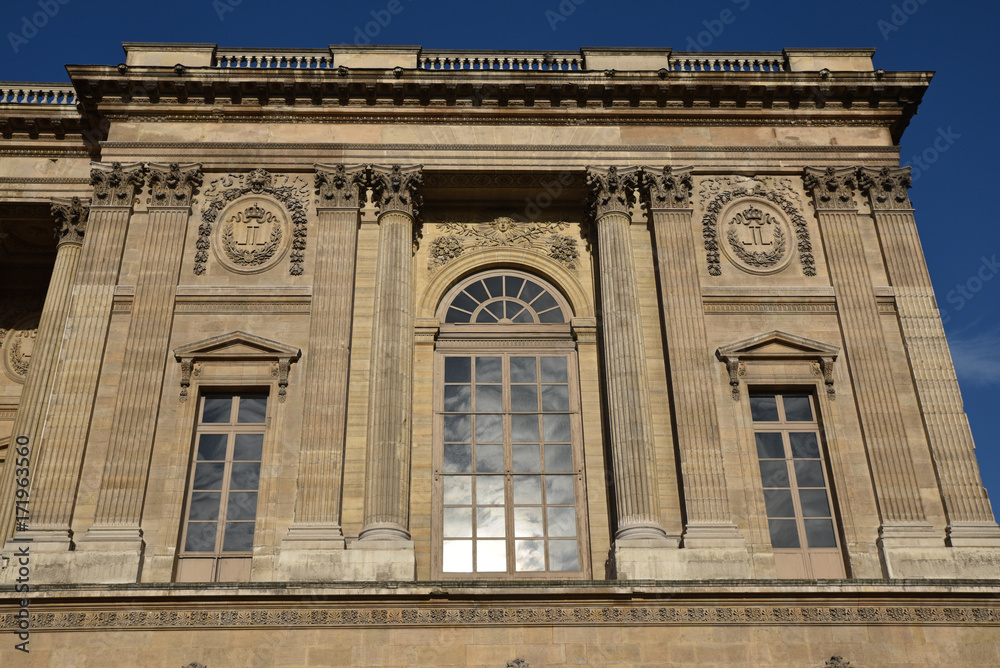 Pavillon de la colonnade du Louvre à Paris, France