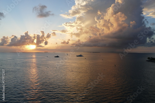 COUCHER DE SOLEIL SUR LA MER