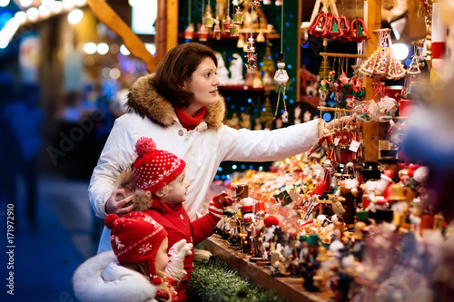 Family at Christmas market. Xmas winter fair. © famveldman