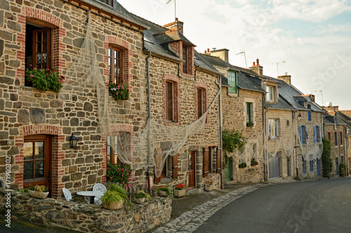 Fototapeta Naklejka Na Ścianę i Meble -  Fishing houses in Saint-Suliac in France