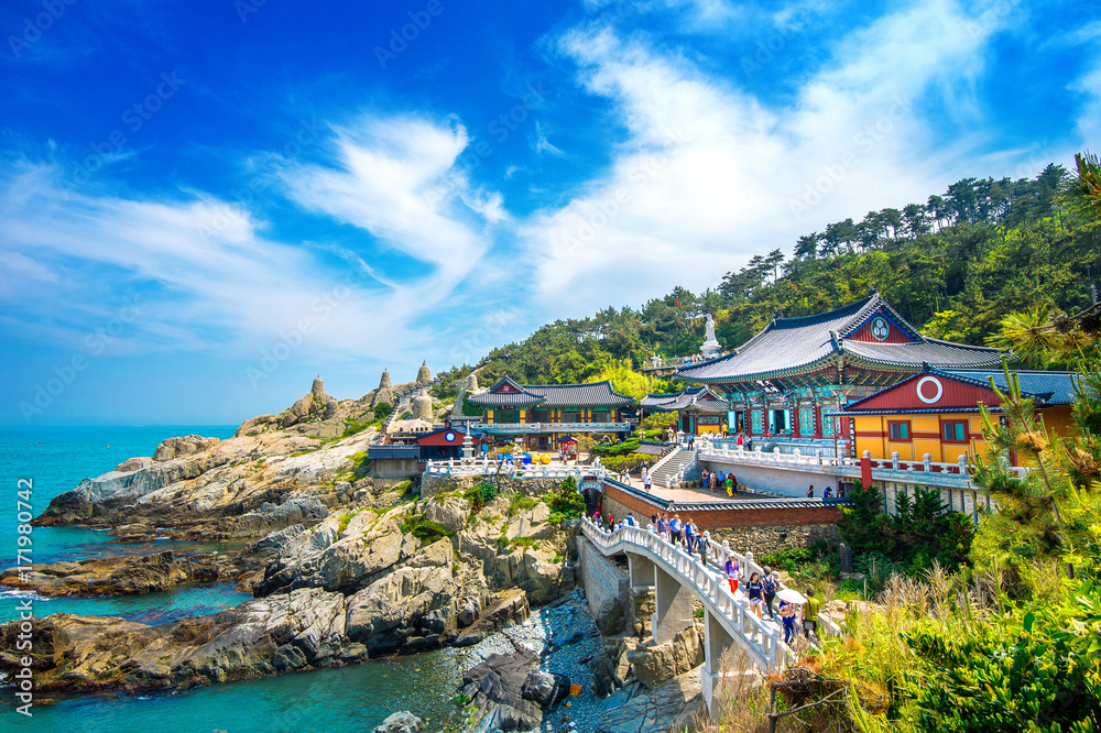 Fototapeta premium Haedong Yonggungsa Temple and Haeundae Sea in Busan, South Korea.