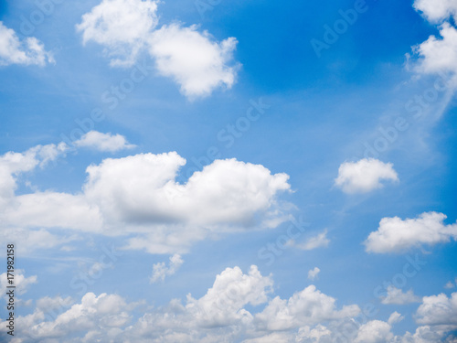 white cloud and blue sky © InfinitePhoto