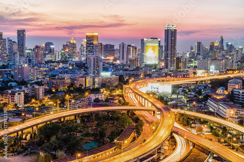 BANGKOK,THAILAND - SEPTEMBER 3,2017:The view of Bangkok's expressway at night © Guitafotostudio