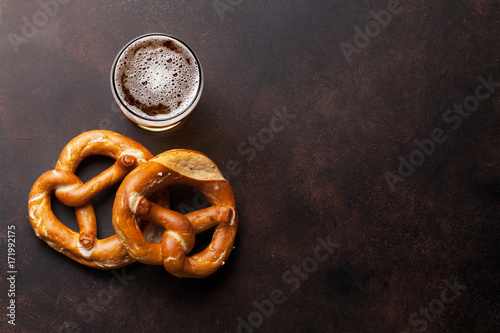 Obraz na płótnie Lager beer and pretzel