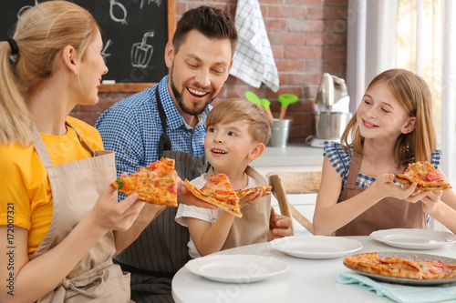 Family eating yummy pizza t...
