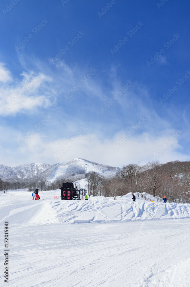 冬晴れのスキー場