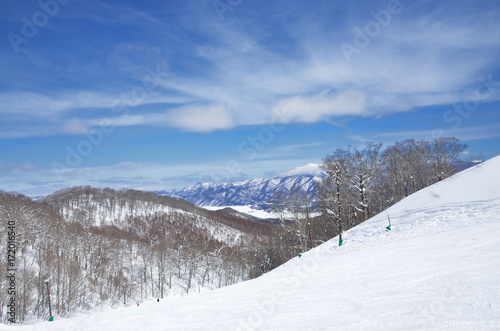 冬晴れのスキー場 © shiryu01