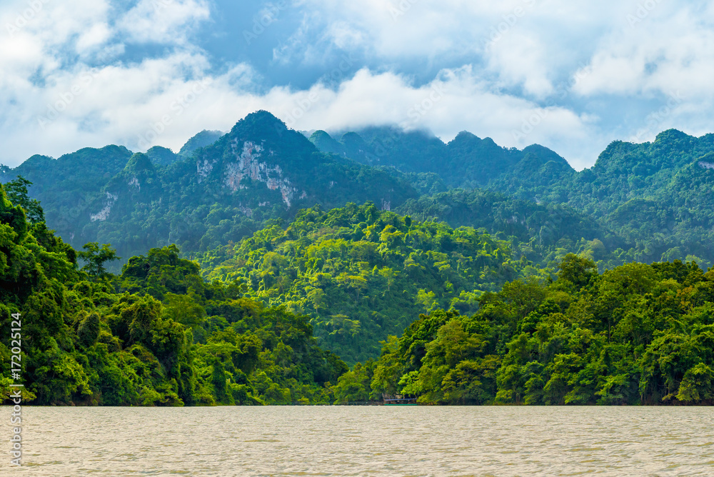 Fototapeta premium Beautiful natural scenery Ba Be Lake Nation Park is famous travel destination in Bac Kan province, Vietnam.