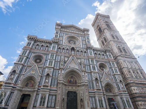 Cathedral of Santa Maria del Fiore in Florence on Duomo Square © 4kclips