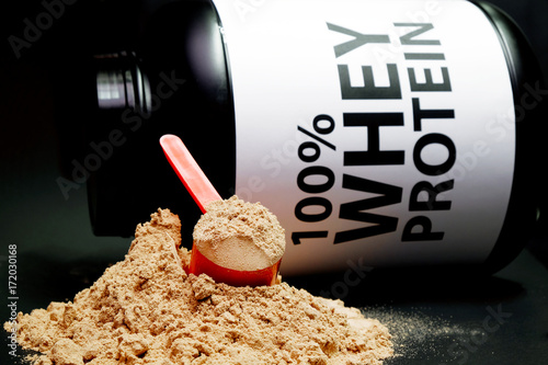 Quadro su tela Whey Protein Powder in measuring scoop.