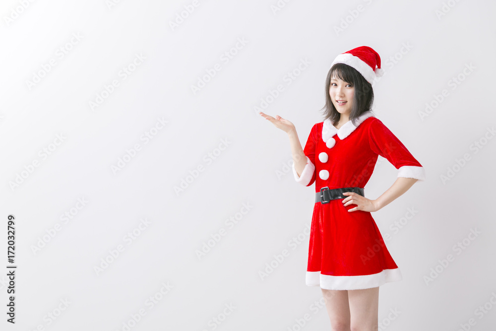 サンタクロースの衣装を着た女性 サンタクロースの衣装を着た女性