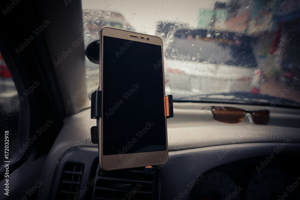Hanging phone on windshield Hanging phone on windshield