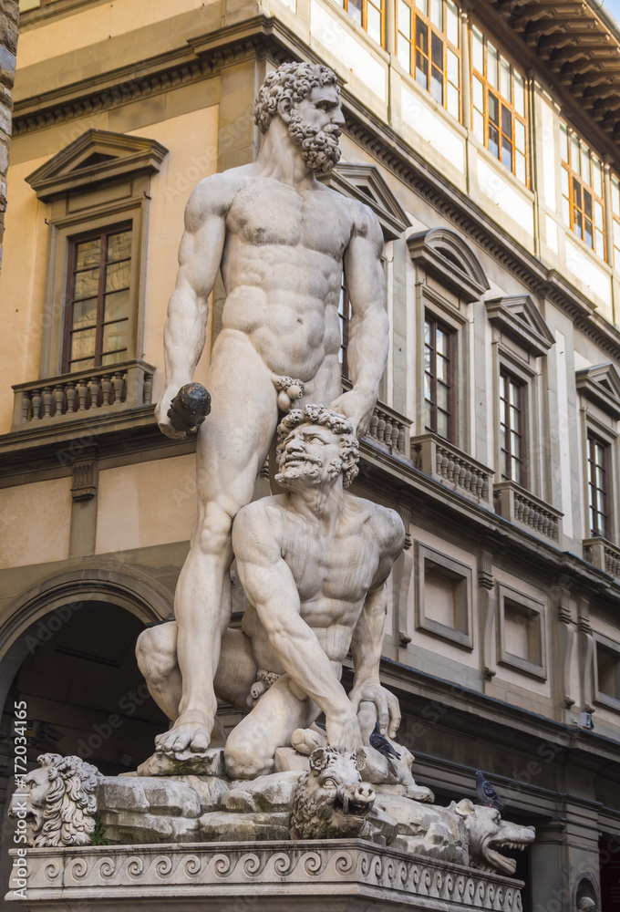 Obraz premium Beautiful statues at Palazzo Vecchio in the historic district of Florence