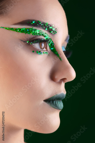 Young woman with creative m...