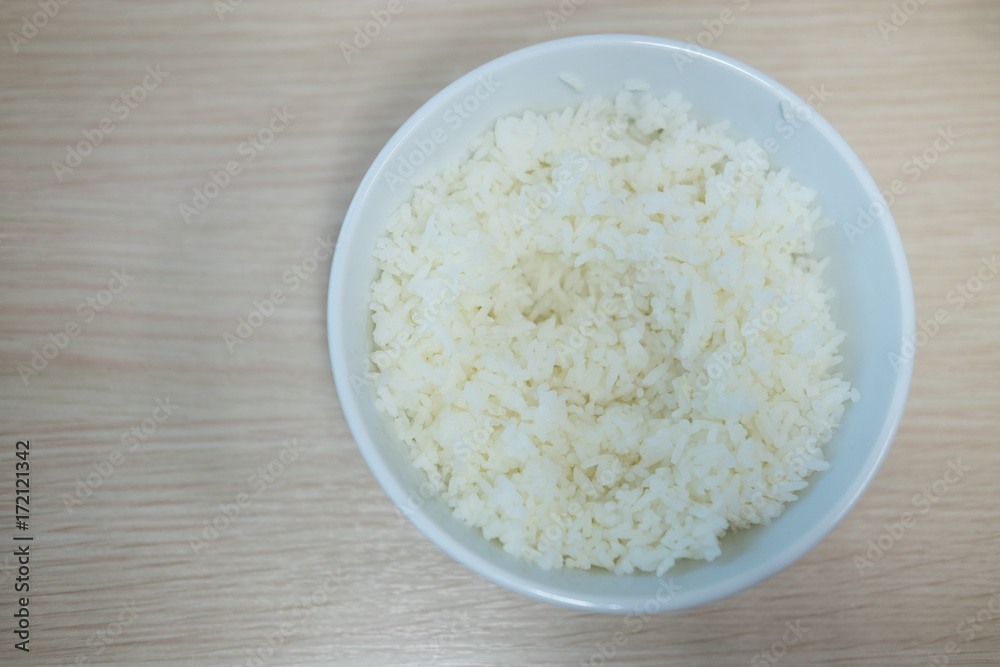 Cooked rice in round white bowl