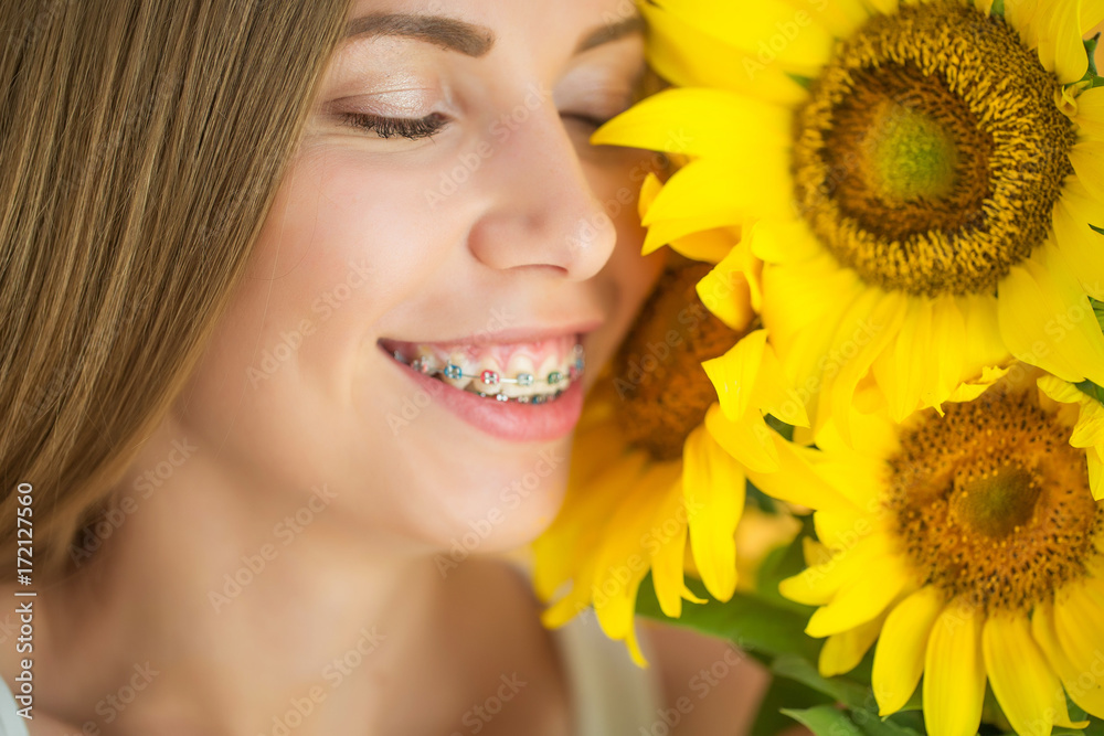 A woman is wearing braces
A woman is wearing braces