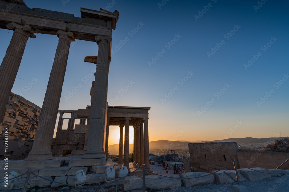 Vista del tempio dell'Eretteo al tramonto, Acropoli di Atene GR Vista del tempio dell'Eretteo al tramonto, Acropoli di Atene GR