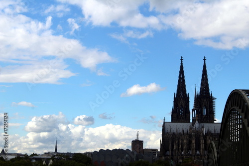 Blick von der Hohenzollernbrücke auf den Kölner Dom