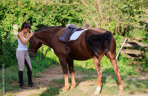 La ragazza che sussurra al cavallo