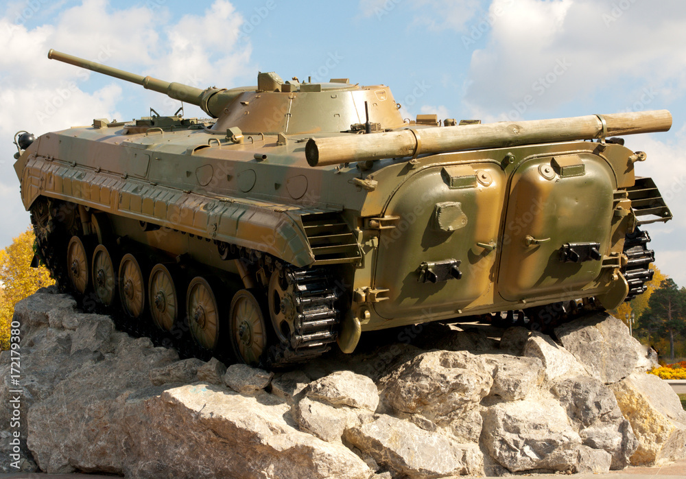 fighting vehicle on tracks mounted on a pedestal fighting vehicle on tracks mounted on a pedestal