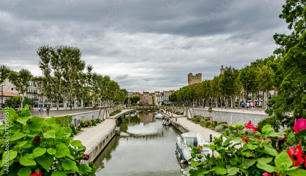 Fototapeta premium City view of the Canal du midi in Narbonne, France