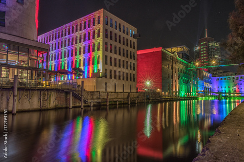 Obraz na płótnie illuminated night view of the city of Harburg and the inner harbour w salonie