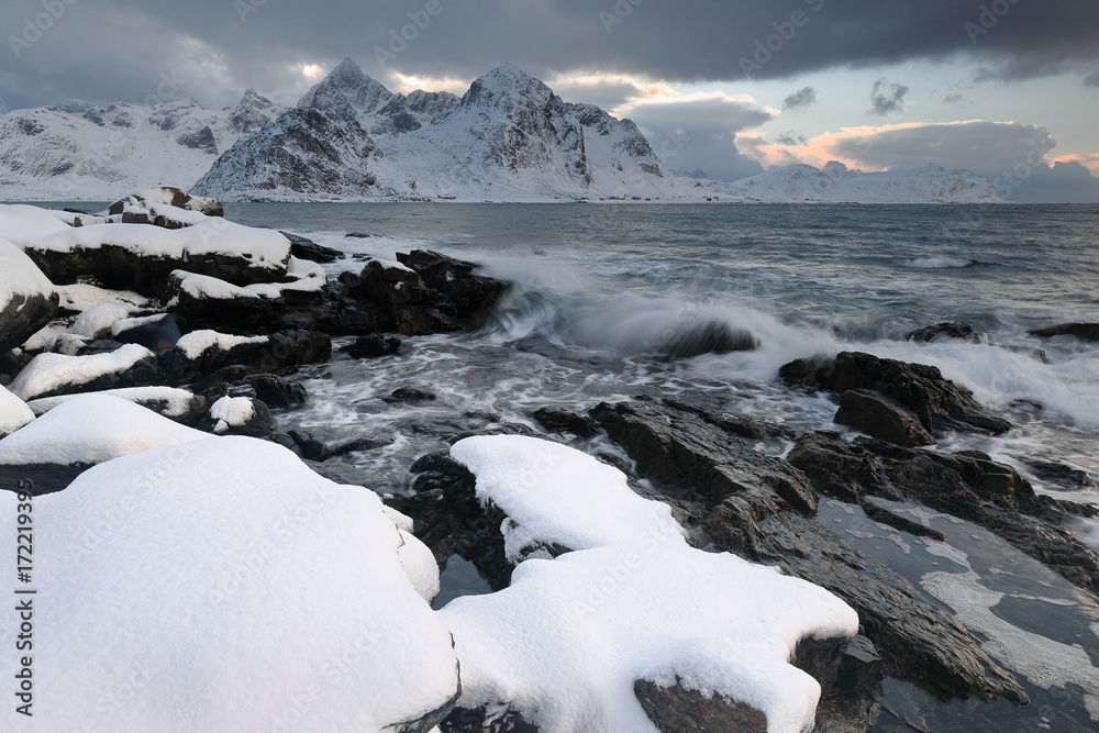 SW-wards view from Vareid beach-mounts along Flakstadpollen-bay: Flakstadtinden-Stortinden-Bonnaken-Stabben-Kollfjellet-et al. Flakstadoya-Lofoten-Norway.0436 SW-wards view from Vareid beach-mounts along Flakstadpollen-bay: Flakstadtinden-Stortinden-Bonnaken-Stabben-Kollfjellet-et al. Flakstadoya-Lofoten-Norway.0436